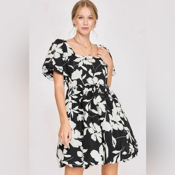 Umgee Dresses & Skirts - Umgee Floral Black and White Dress